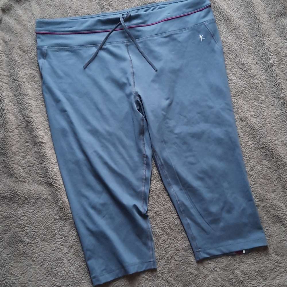 Athletic fitted capris